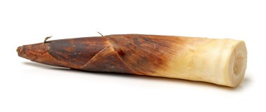 Beyaz arka plan bambu ateş