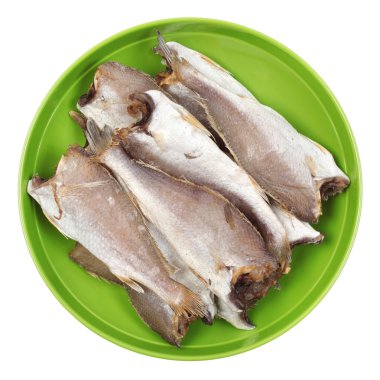 kurutulmuş balıklar beyaz zemin üzerine izole