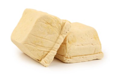 beyaz zemin üzerine tofu