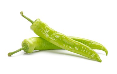 Beyaz arkaplanda acı biber