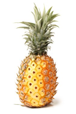 Beyaz arkaplanda ananas
