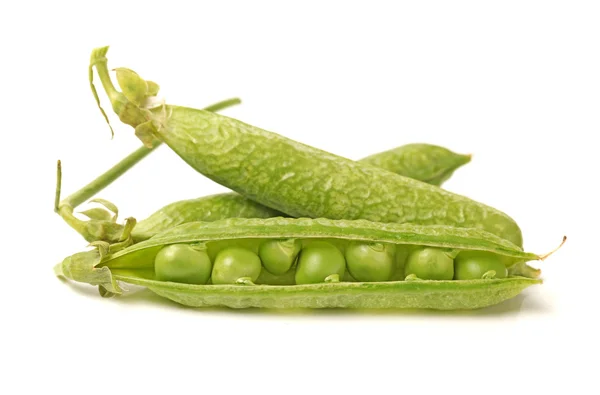 Vegetal guisante maduro, aislado sobre fondo blanco — Foto de Stock