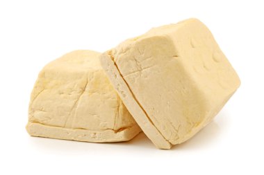 beyaz zemin üzerine tofu