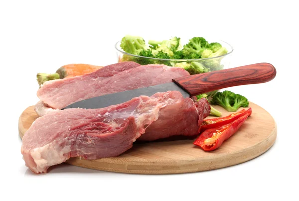 Beyaz arkaplanda çiğ domuz eti izole edilmiş. — Stok fotoğraf