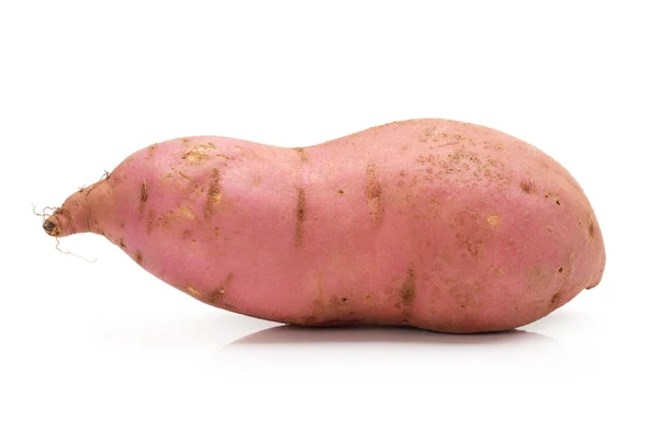 Süßkartoffel auf weißem Hintergrund — Stockfoto