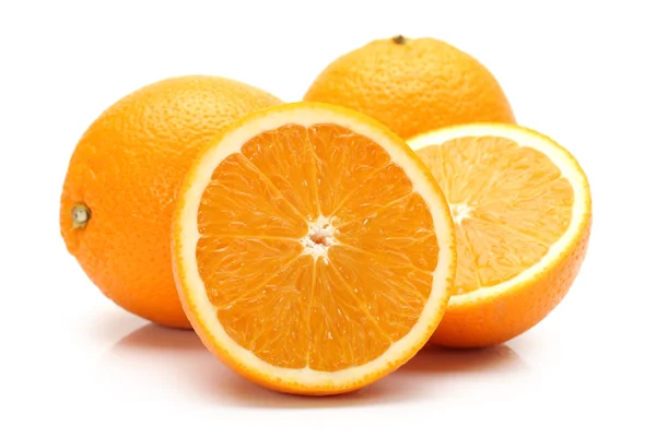 Orange på den vita bakgrunden — Stockfoto
