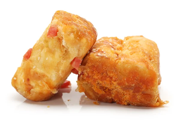 Natural delicioso pan de desayuno sobre fondo blanco — Foto de Stock