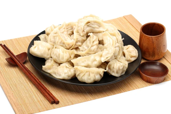 Kinesiska dumplings på vit bakgrund — Stockfoto
