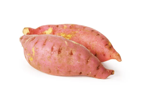 Sötpotatis på den vita bakgrunden — Stockfoto