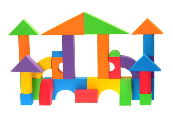 Il castello giocattolo da blocchi di colore isolati su uno sfondo bianco — Foto Stock