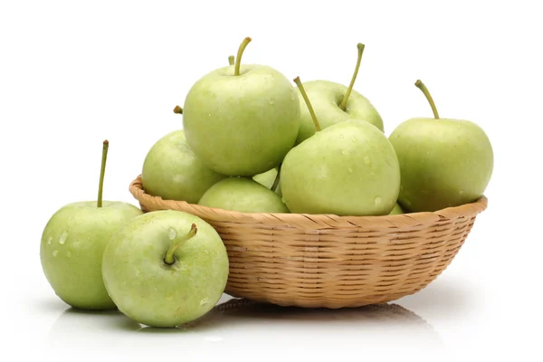 Groene appel geïsoleerd op een witte achtergrond knipsel — Stockfoto