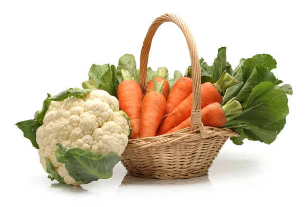 Fresh carrot and cauliflower on a white background — Stock Photo, Image