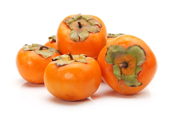 Persimmon auf weißem Hintergrund — Stockfoto