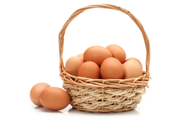 Яйця ізольовані на білому тлі — стокове фото