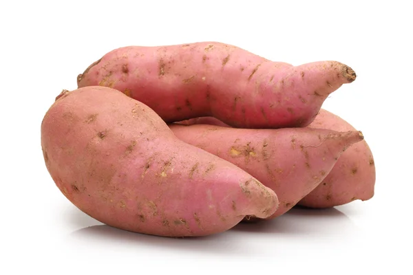 Süßkartoffel auf weißem Hintergrund — Stockfoto