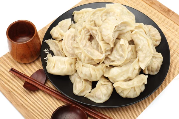 Chinesische Knödel auf weißem Hintergrund — Stockfoto