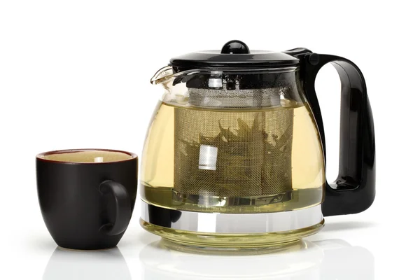 Theekopje en theepot thee op witte achtergrond — Stockfoto