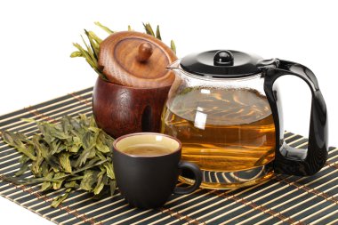 çay fincanı ve demlik çay beyaz zemin üzerine