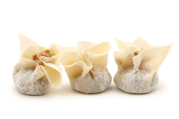 Ravioli Siu Mai su sfondo bianco — Foto Stock