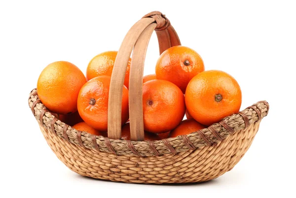 Sinaasappelmandarijn of mandarijnenvruchten geïsoleerd op witte achtergrond — Stockfoto