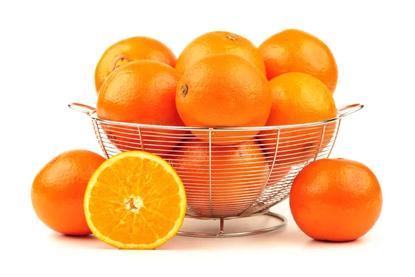 ส้มแมนดารินหรือผลไม้แมนดารินแยกกันบนพื้นหลังสีขาว — ภาพถ่ายสต็อก