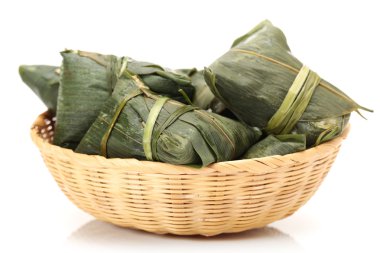 Beyaz arkaplanda pirinç köftesi