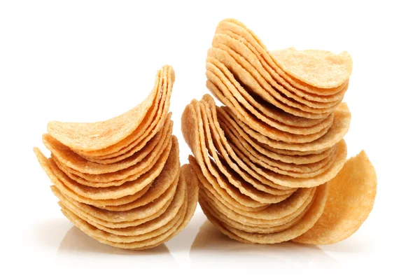 Potatis chips på vit bakgrund — Stockfoto