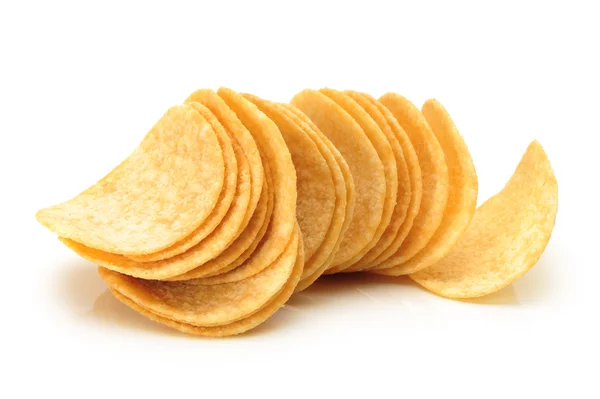 Potatis chips på vit bakgrund — Stockfoto