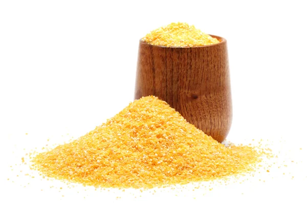 Żółty zgnieciony zbóż kukurydzy na białym tle — Zdjęcie stockowe