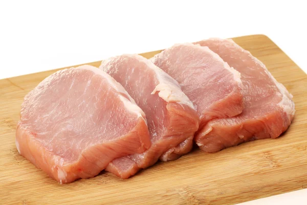 Frisches rohes Schweinefleisch auf weißem Hintergrund — Stockfoto