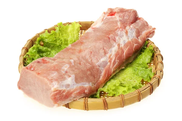 Frisches rohes Schweinefleisch auf weißem Hintergrund — Stockfoto