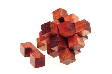 Beyaz arka plan üzerinde ahşap puzzle