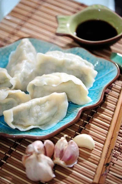 Dumpling e molho de soja — Fotografia de Stock