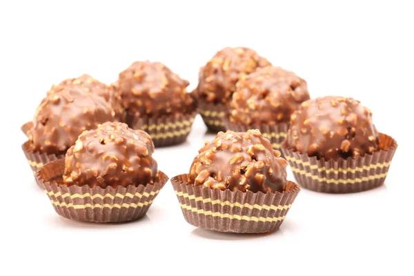 Caramelle al cioccolato su sfondo bianco — Foto Stock