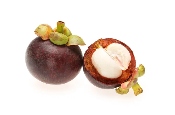 Beyaz arka planda mangosteen — Stok fotoğraf