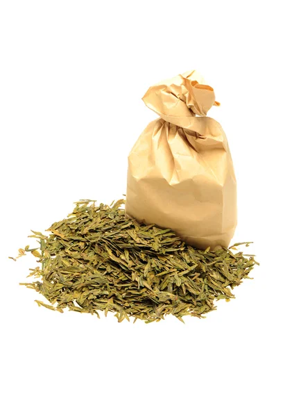 Tea heap leaves leaf on white background — Stock Photo, Image