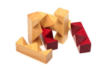 Beyaz arka plan üzerinde ahşap puzzle