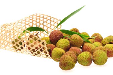 Litchi beyaz arkaplanda izole edildi