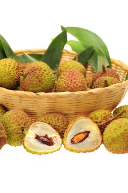 Litchi beyaz arkaplanda izole edildi