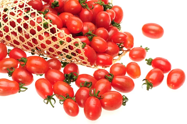 Tomate cereza pequeño sobre fondo blanco de cerca —  Fotos de Stock