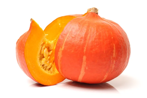 Zucca arancione su sfondo bianco — Foto Stock