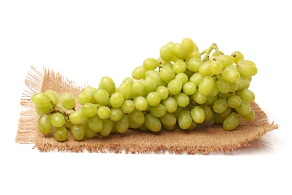 Yeşil grapeson beyaz arka plan — Stok fotoğraf