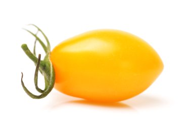 Beyaz arka planda kiraz domatesleri