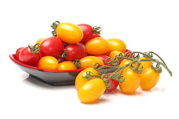 Вишневі помідори на білому тлі — стокове фото