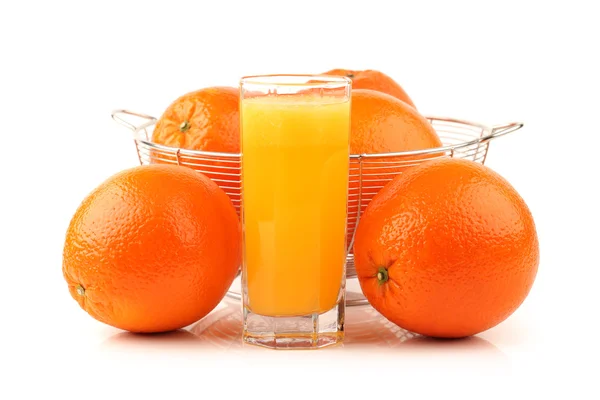 ガラスとオレンジ色のオレンジ ジュース — ストック写真