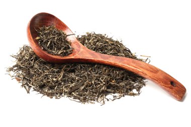 çay yığın beyaz zemin üzerine bırakır.