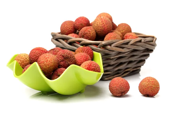 Litchi geïsoleerd op witte achtergrond — Stockfoto