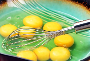 yumurta sarısı ile