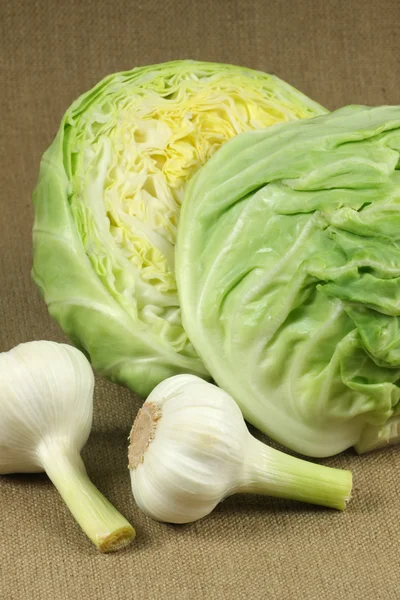 Cabbage and garlic — Stock Photo, Image