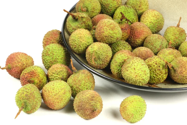 Litchi beyaz arkaplanda izole edildi — Stok fotoğraf